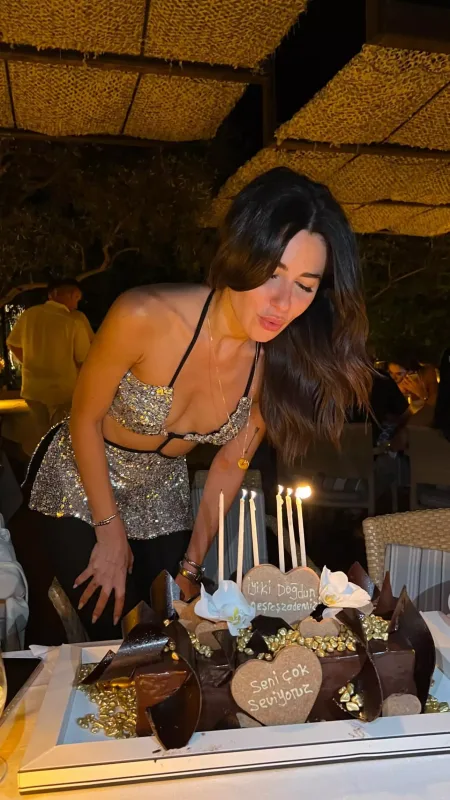 Nəsrin ad gününü qeyd etdi