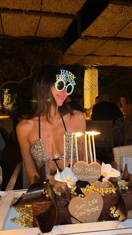 Nəsrin ad gününü qeyd etdi