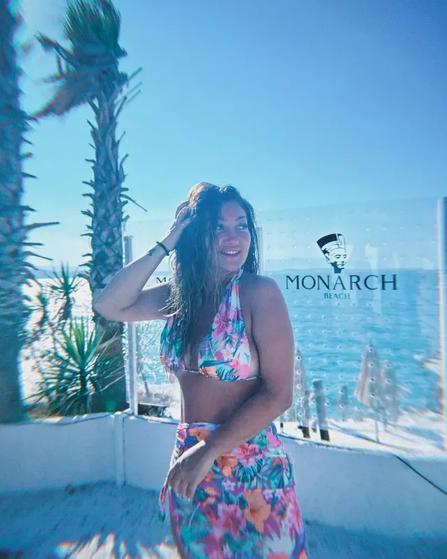 Zümrüd istirahətə getdi