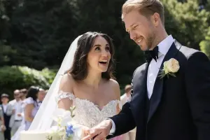 Türk müğənni niderlandlı sevgilisi ilə evləndi