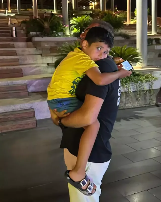 Tunar oğlu ilə tətildə