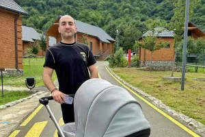 Nicat qızı ilə istirahətdə