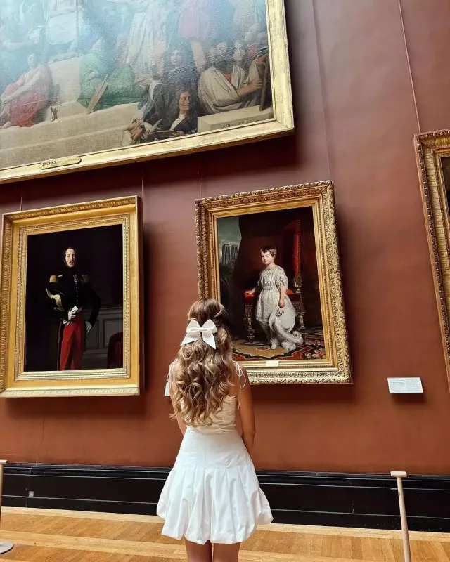 Nəzrindən Parisdə fotolar