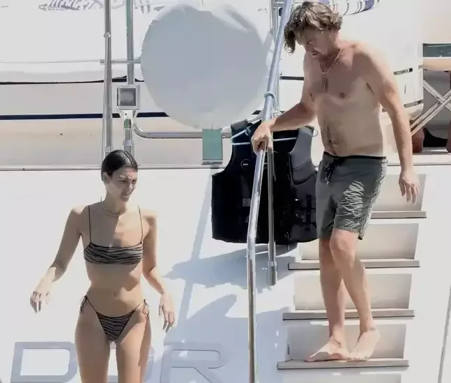 Leonardo 23 yaş kiçik sevgilisi ilə