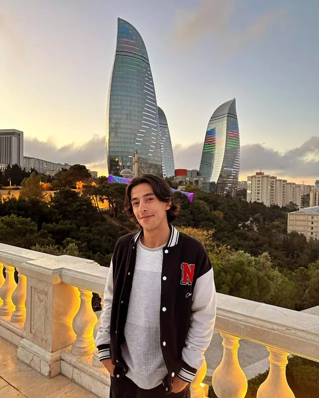 “Kimdənsə nəsə dilənmirəm!”