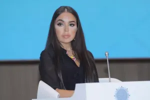 Leyla Əliyeva Dürdanə Ağayevanın məzarına əklil göndərdi