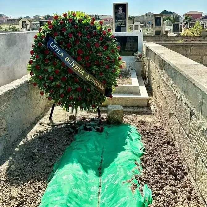 Leyla Əliyeva Dürdanə Ağayevanın məzarına əklil göndərdi