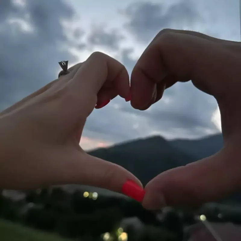 Kamilədən nişanlısı ilə paylaşım