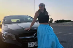 Zümrüddən maşını ilə şəkillər