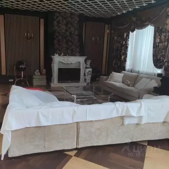 Puqaçovanın villası əlində qaldı...