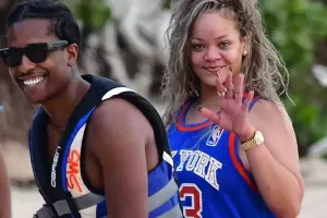 Rihanna sevgilisi ilə Vətənində