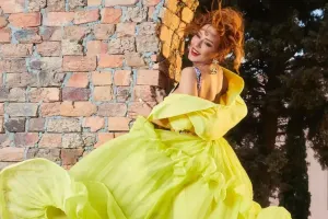 Tünzalə Ağayeva sarıya büründü - Video