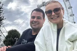 Sevda həyat yoldaşı ilə Londonda