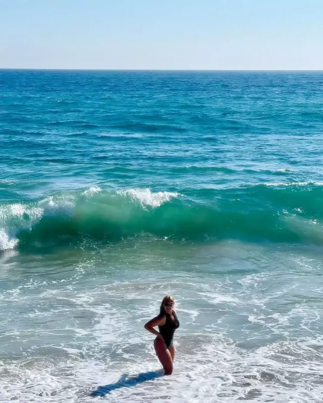 Əri Suadanın dənizdən fotosunu paylaşdı