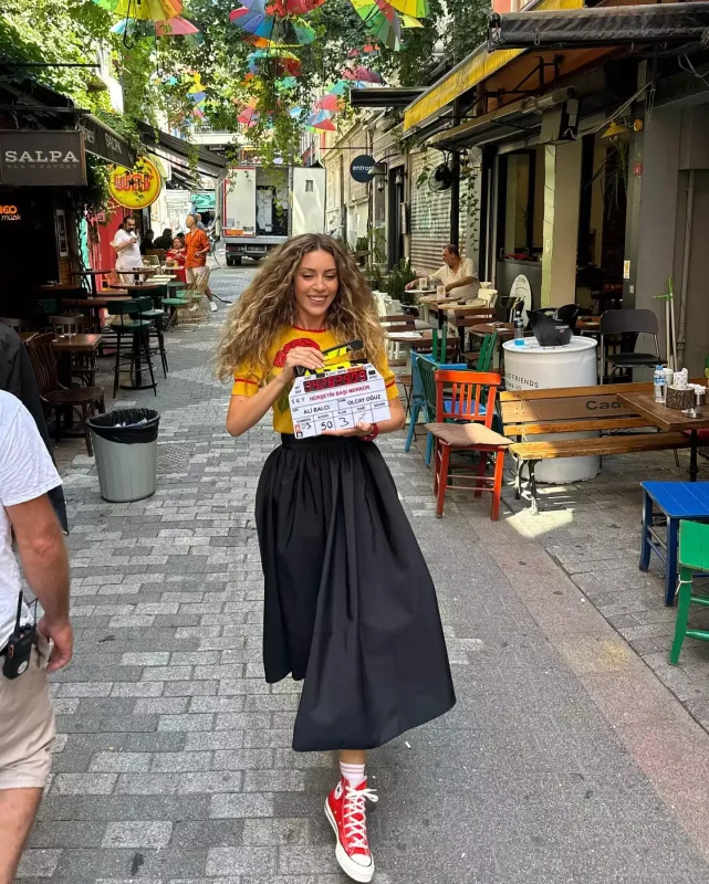 Sinem 7 il sonra çəkiliş meydançasında!