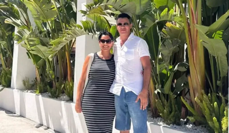 Əkbər Əlizadə xanımı ilə bir arada