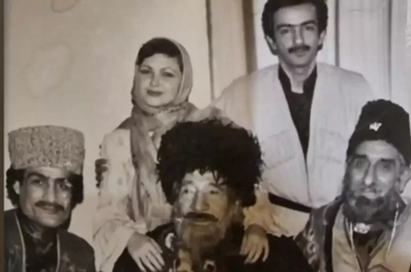 Firəngiz Mütəllimova həmkarları ilə arxiv fotolarını paylaşdı