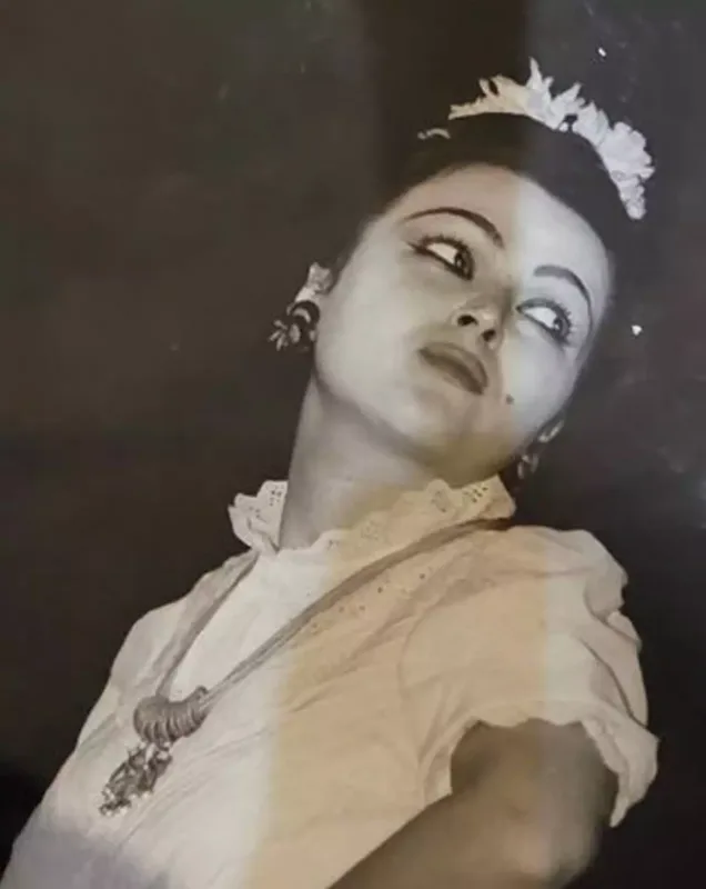 Firəngiz Mütəllimova həmkarları ilə arxiv fotolarını paylaşdı