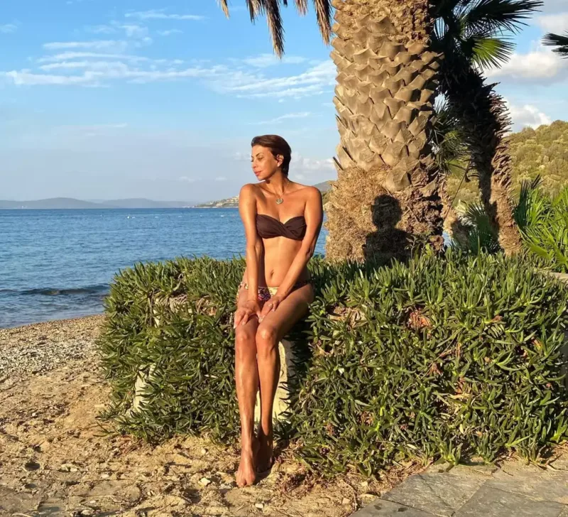 Mələk Abbaszadədən bikinidə tətil pozları