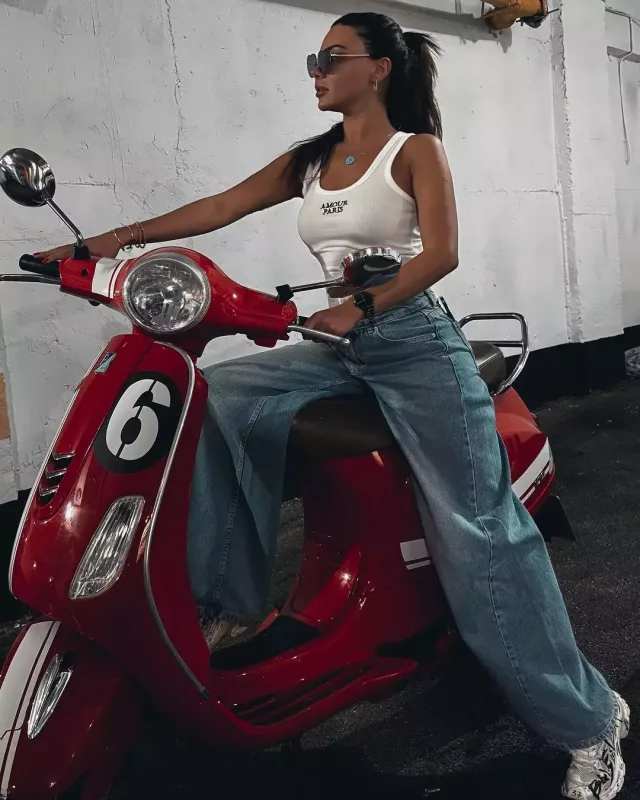 Ayseldən motosikletdə fotolar