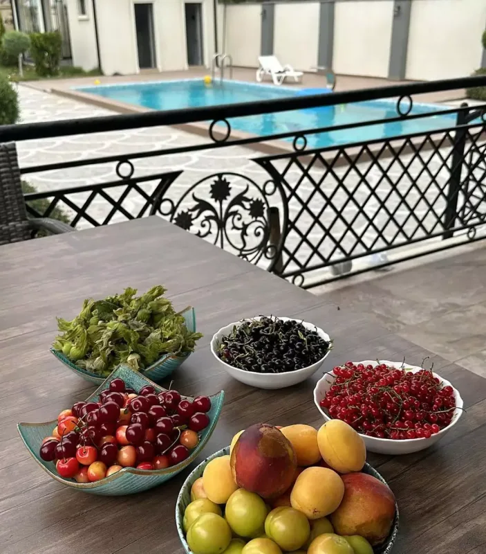 Günel Bakıdakı tətilindən fotolarını paylaşdı