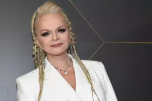 Larisa Dolinanın evinə hücüm etdilər