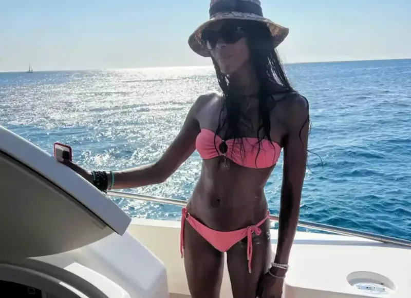 Naomi milyonçu sevgilisi tətil paylaşımları