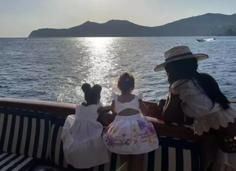 Naomi milyonçu sevgilisi tətil paylaşımları