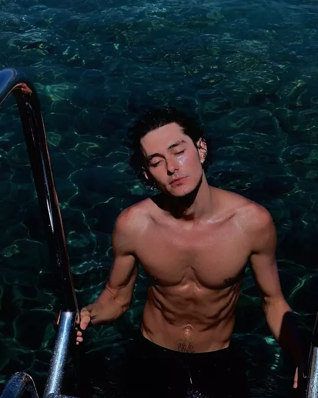 Anardan yarıçılpaq fotolar