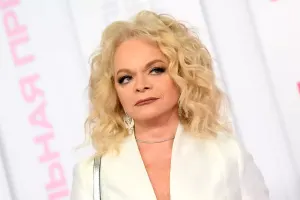 Fırıldaqçılar Larisa Dolinanın evini ələ keçirdilər