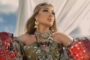 Günay həmkarları ilə illər əvvəl