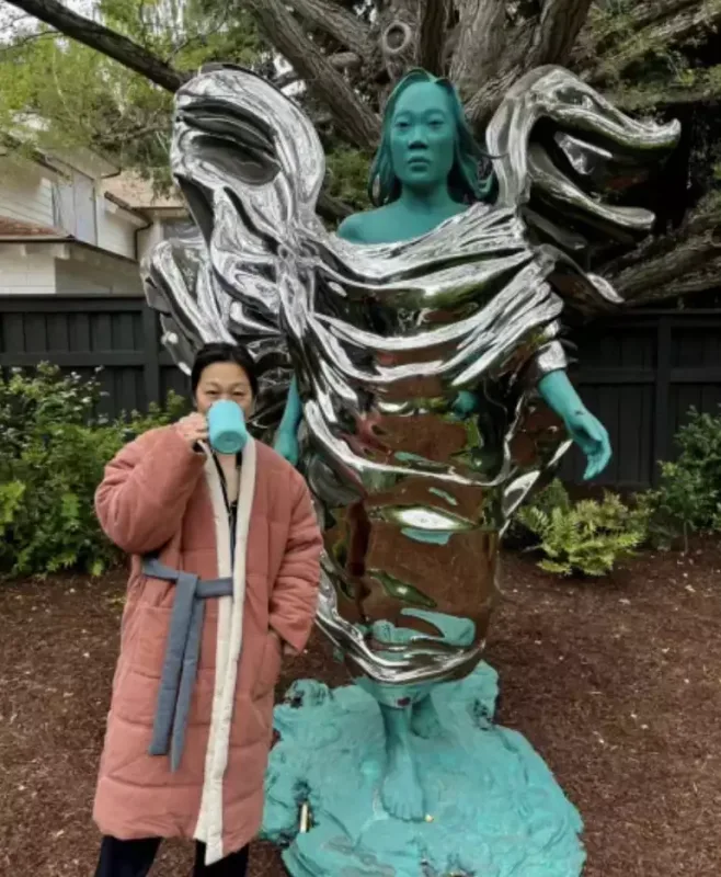 Mark Zukerberq evində arvadının heykəlini ucaltdı