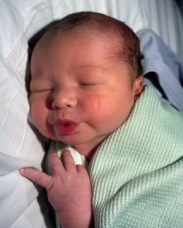 Biznesmenlə evli olan Günaydan oğlu ilə yeni fotolar