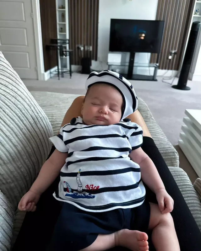 Biznesmenlə evli olan Günaydan oğlu ilə yeni fotolar