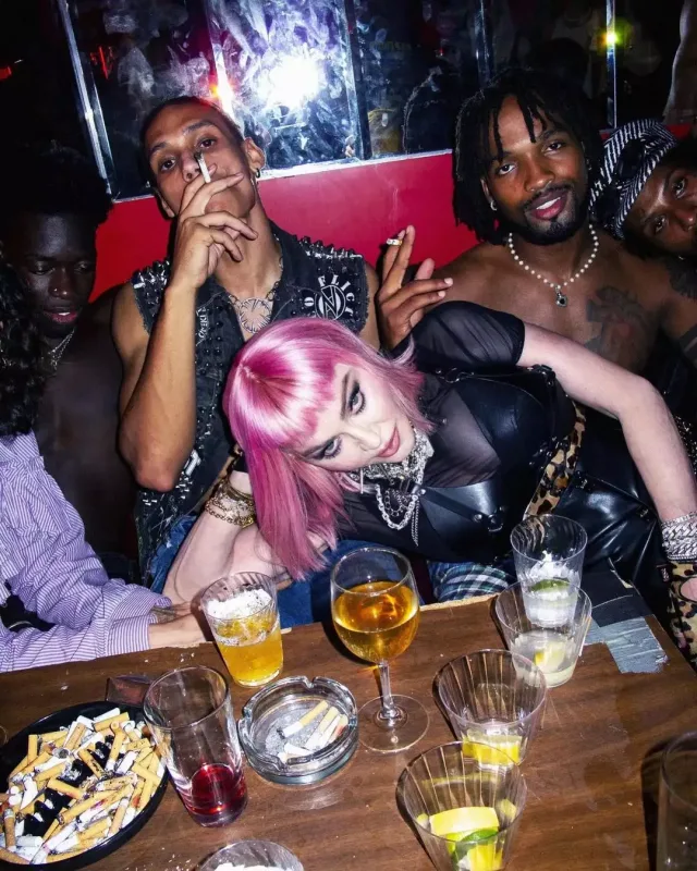 Madonnanın özündən 37 yaş kiçik yeni sevgilisi kimdir?