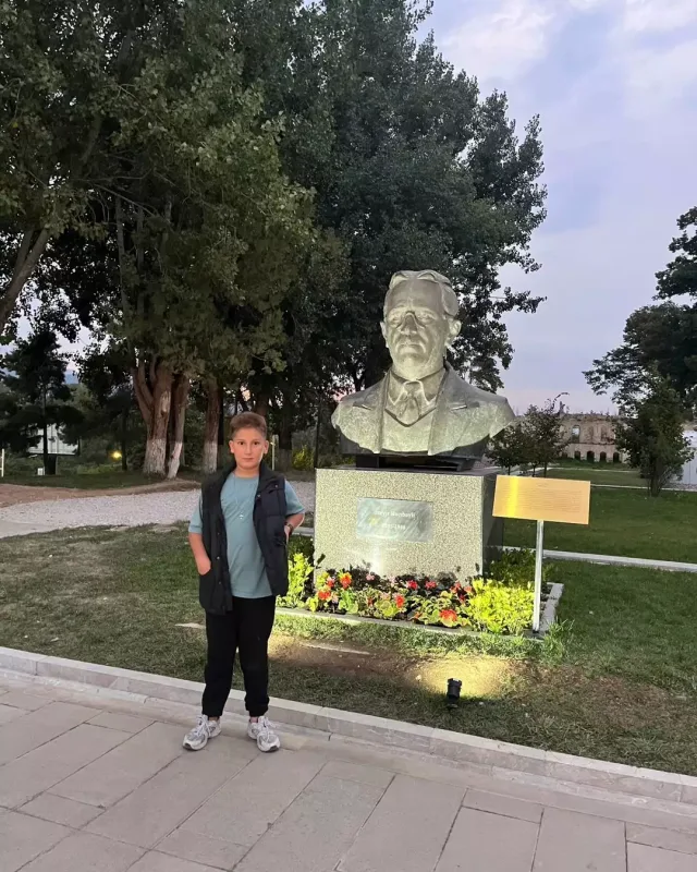 “Anamı nəvələriylə əcdadlarımızın yurduna gətirdim”