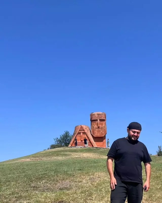 “Anamı nəvələriylə əcdadlarımızın yurduna gətirdim”