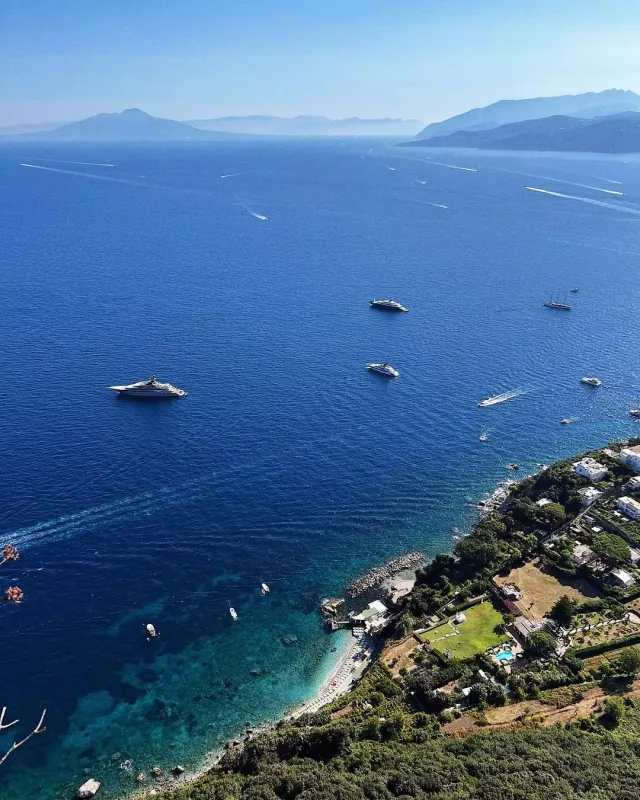 Şükrünün Kapridəki tətili