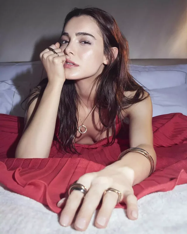 Eşqlərini əl-ələ təsdiqlədilər!