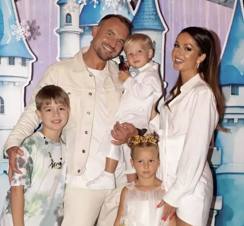 Nyuşa ərindən boşandı