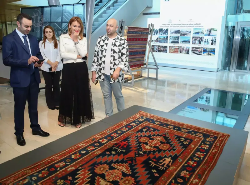 Milli Xalça Muzeyinə 199 yaşlı Şuşa xalçası hədiyyə olunub
