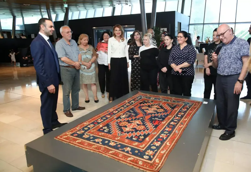 Milli Xalça Muzeyinə 199 yaşlı Şuşa xalçası hədiyyə olunub