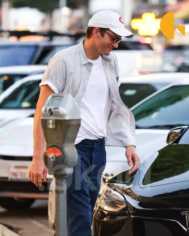 Eşton və Mila Beverli Hillsdə belə görüntüləndi