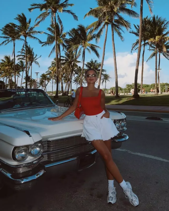 “Heç vaxt hündür qız olmağı arzu etməmişəm”