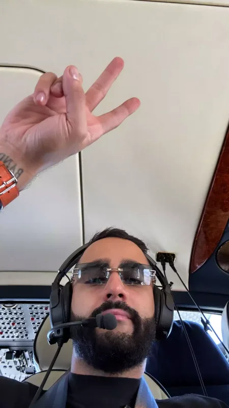 Gəncəyə helikopterlə gedən Hüseyni polislər qorudu