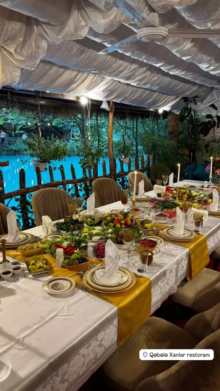 Gəncəyə helikopterlə gedən Hüseyni polislər qorudu