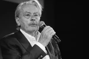 Alen Delon itlərinin yanında dəfn olunacaq