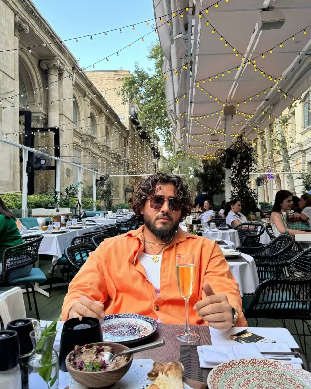 “Özümü dəyərsiz hiss etdiyim yerlərdə qalmıram”