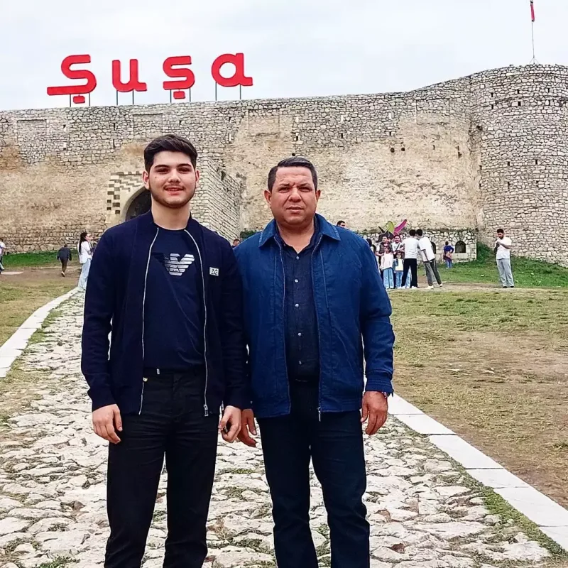 Təyyar Bayramov oğlu ilə Şuşa və Xankəndində