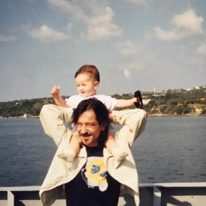 55 yaşında ikinci dəfə ata olur